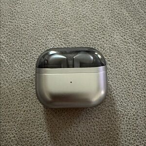 Samsung Galaxy Silver Wireless Earbuds